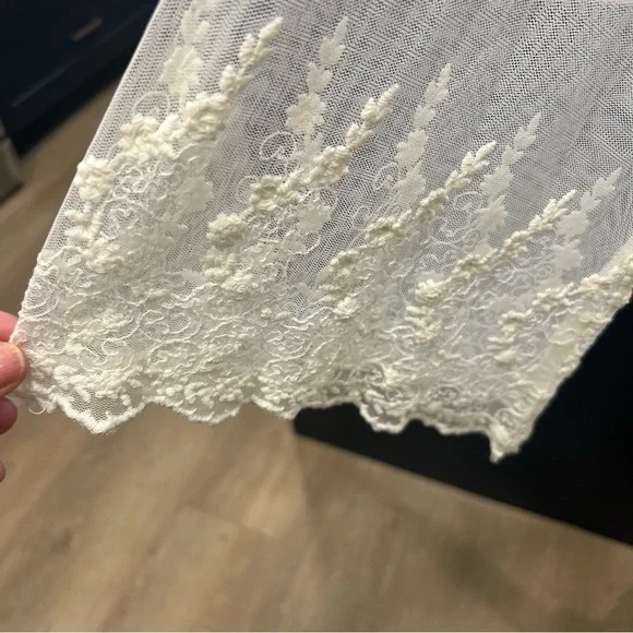 Free People Cannaregio Cream Cotton & Embroidered Lace Bell Sleeve Top (M) EUC - Picture 5 of 6